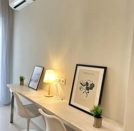 Lovely Apartment By Thesbnb
