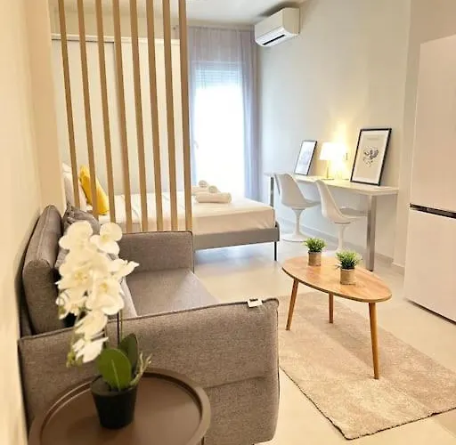 Lovely Apartment By Thesbnb